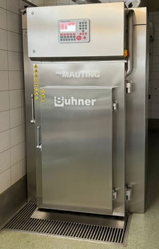 Professional smoking in a small space – that’s our UKM COMPACT chamber!