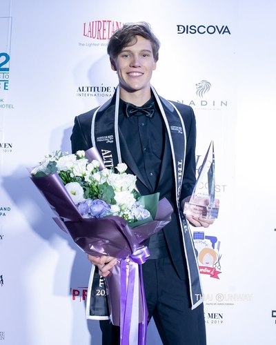 Prestižní titul Altitude Men International 2019 získal pro Českou republiku vítěz soutěže Miss & Mr. Look Bella, Artur Ország
